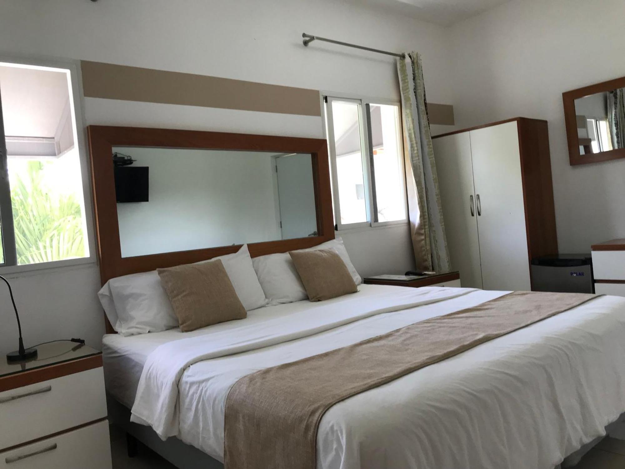 Centro De Santiago Hotel Сантяго де лос Кабайерос Екстериор снимка